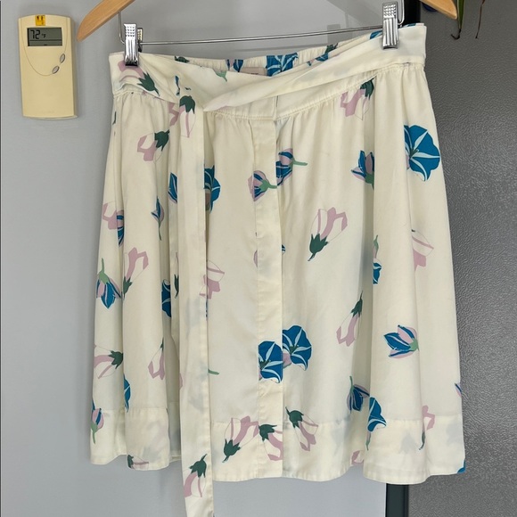 LOFT Dresses & Skirts - LOFT Cream Skirt with Blue and Pink Floral Pattern Sz M